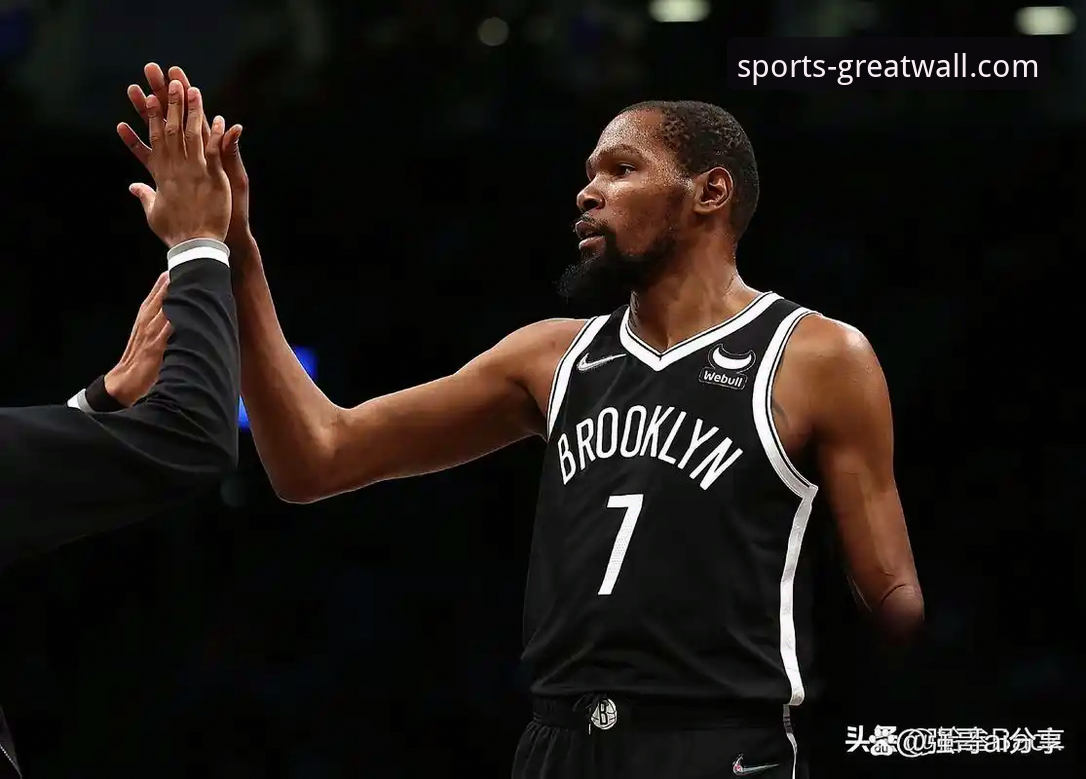 火箭大胜尼克斯深度分析：杜兰特27分主导比赛，三连胜背后的战术密码